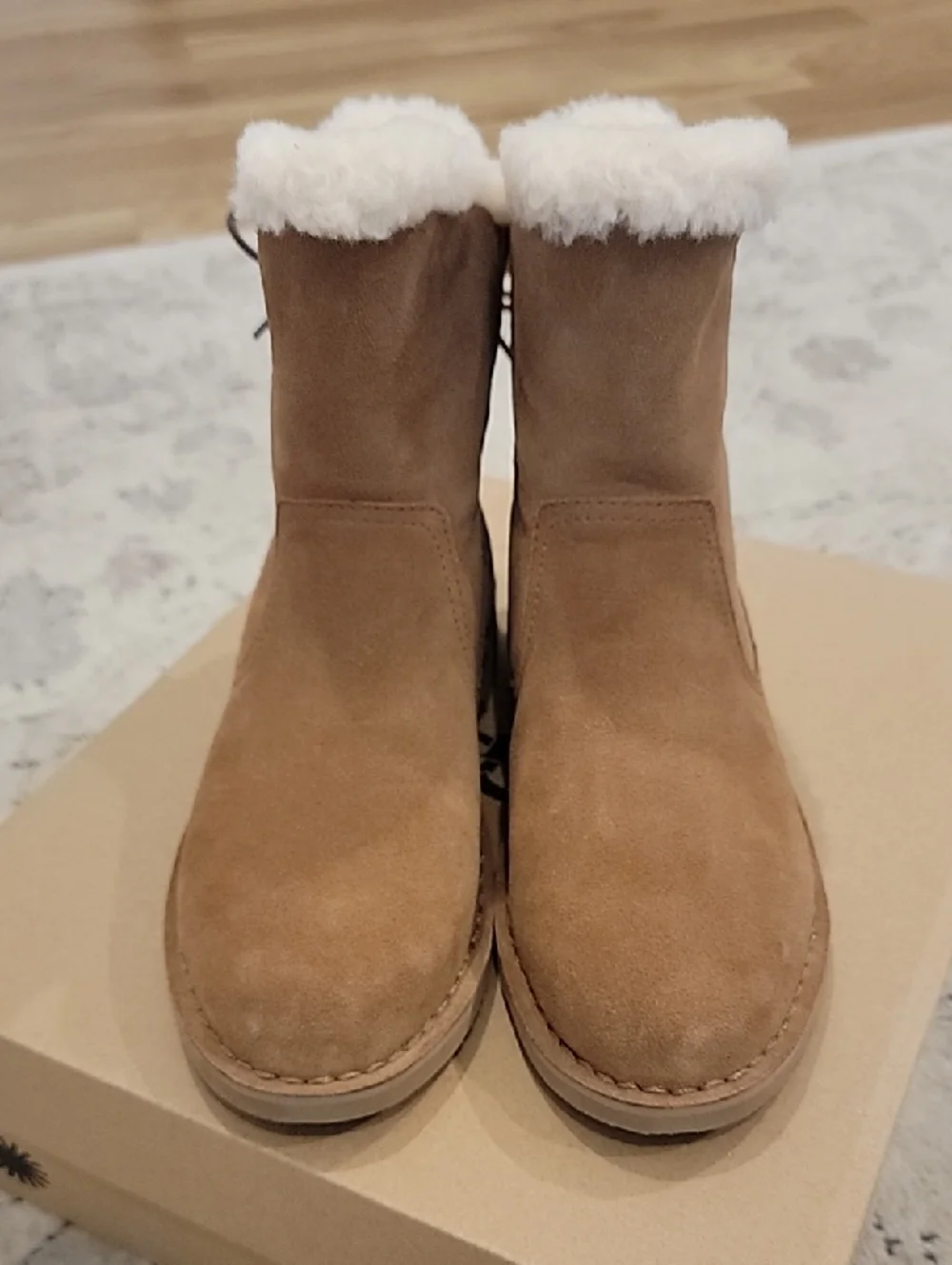 UGG Women's Naiyah Ankle Boots In Chestnut~Size 8~New In Box